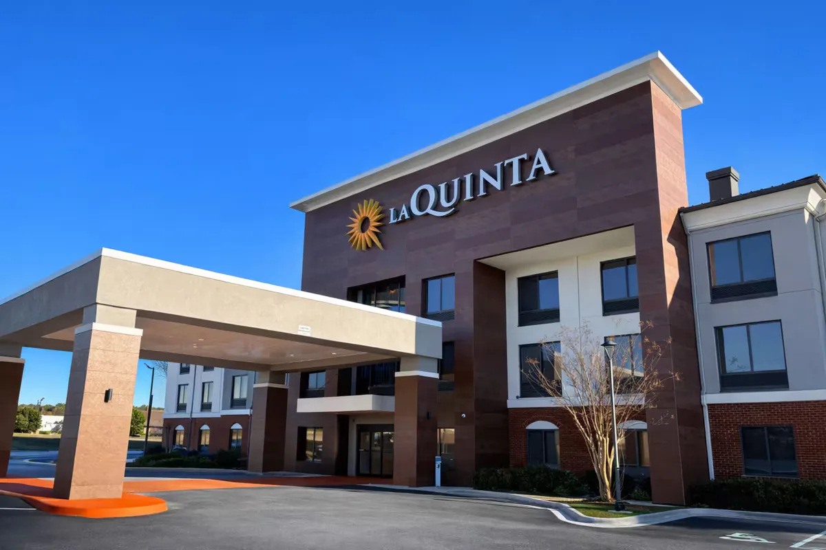 La Quinta Inn & Suites by Wyndham Bessemer — 2