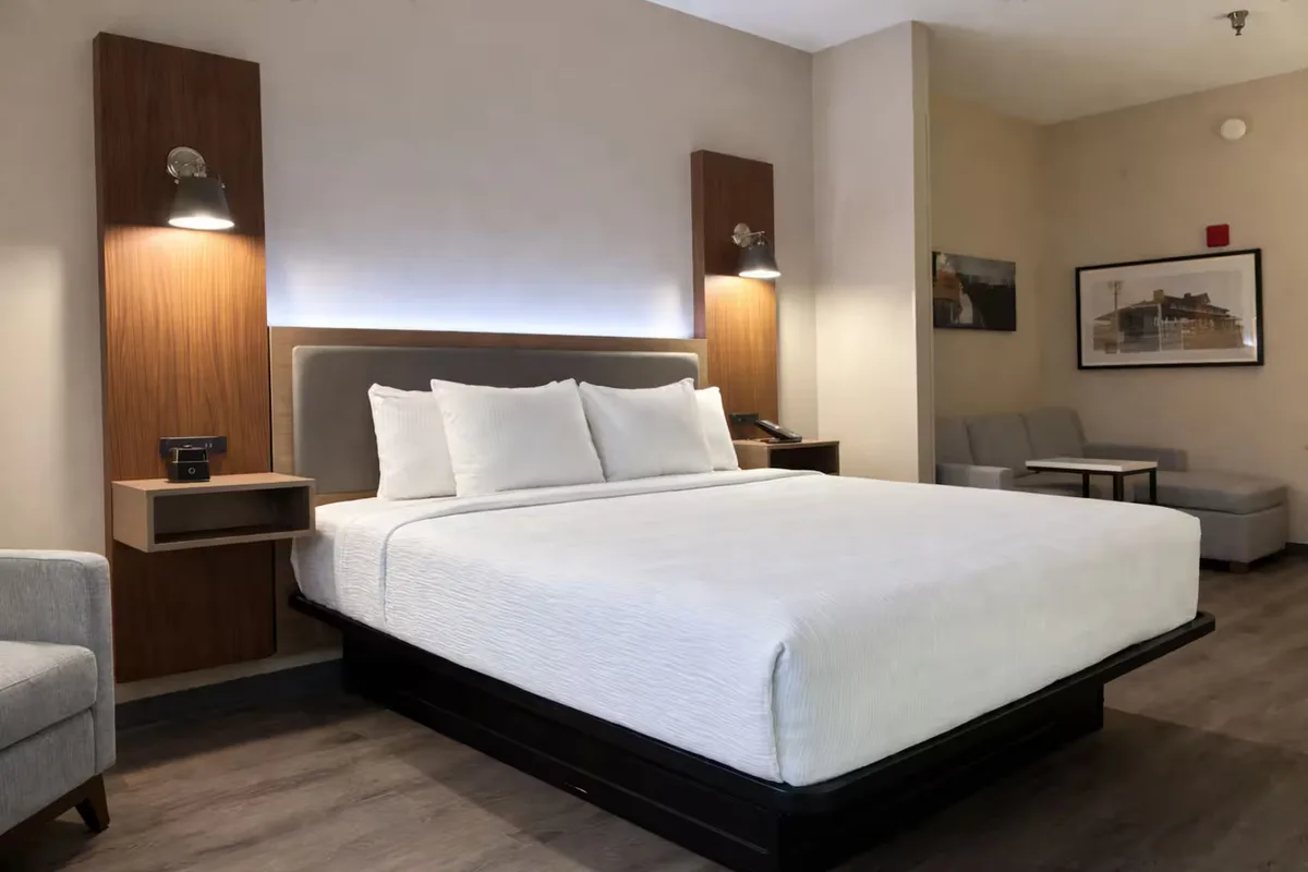 La Quinta Inn & Suites by Wyndham Bessemer — 3