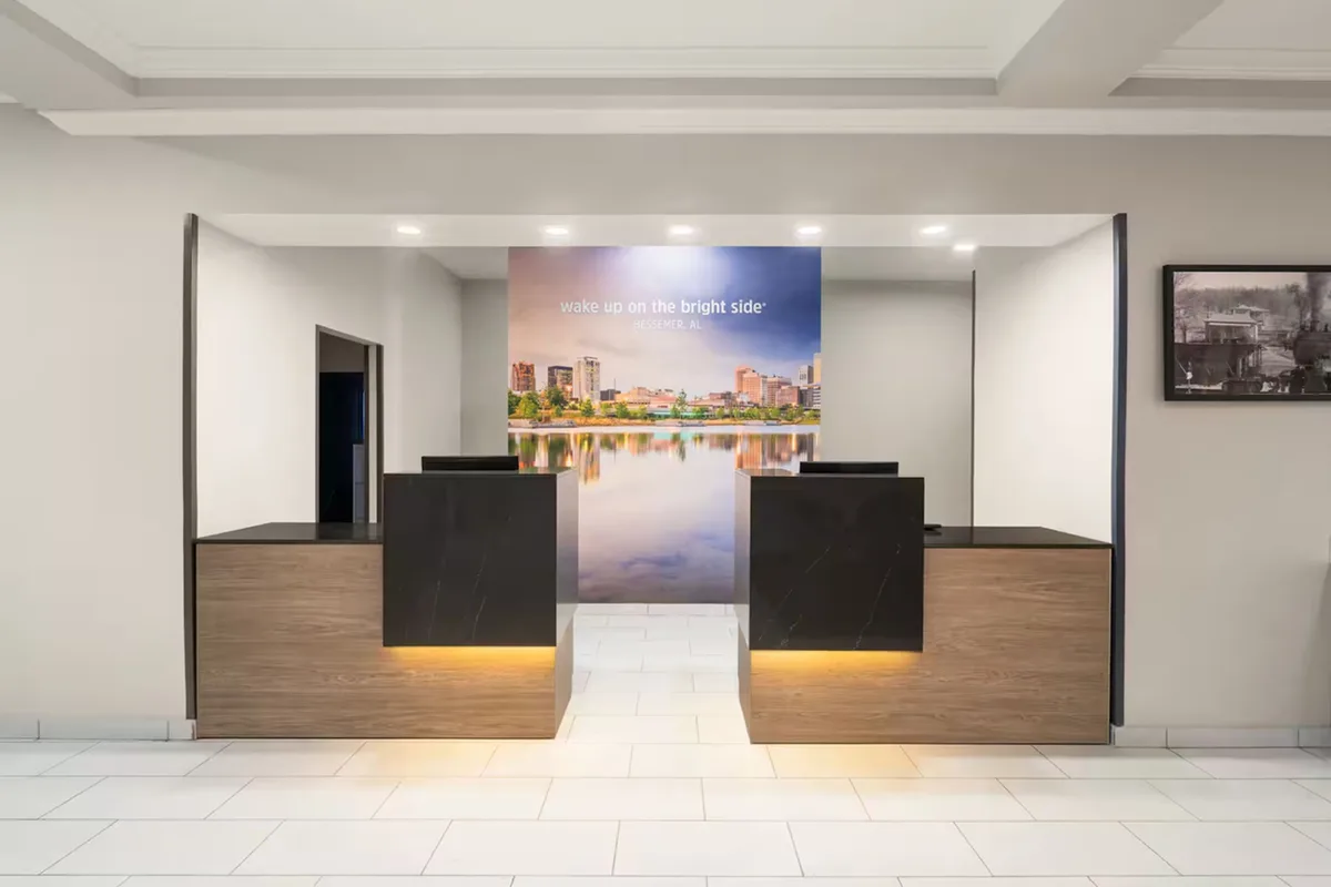 La Quinta Inn & Suites by Wyndham Bessemer — 4