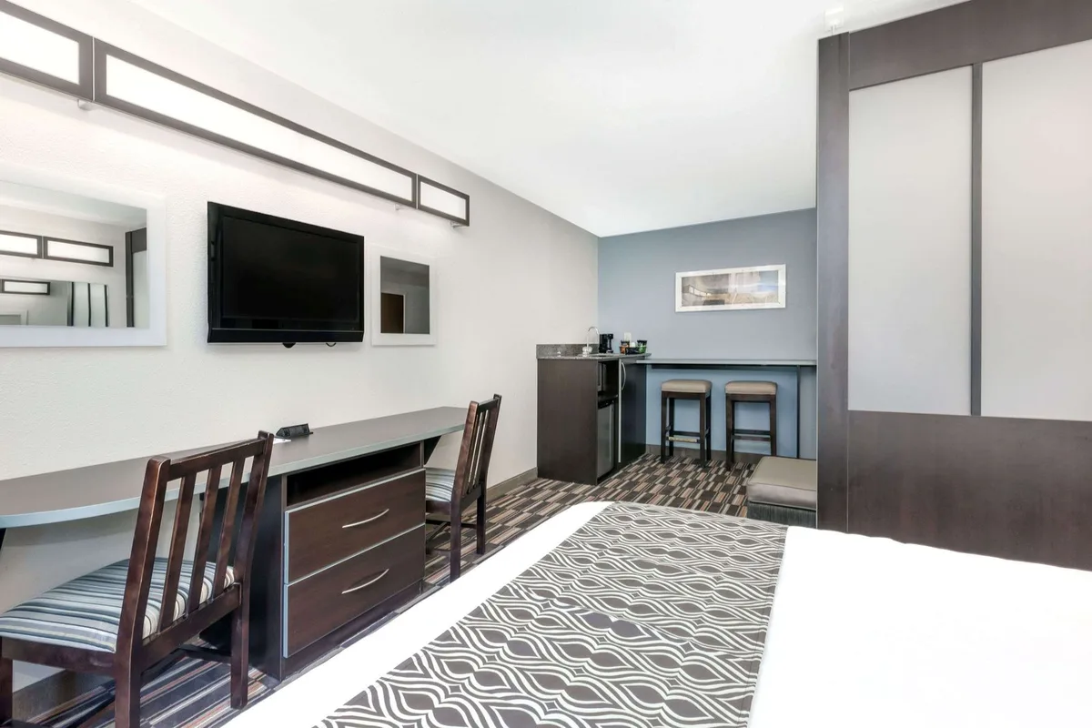Microtel Inn & Suites by Wyndham Hoover/Birmingham — 2