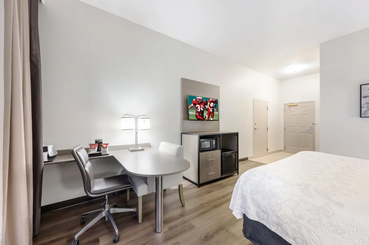 Red Roof PLUS+ & Suites Birmingham – Bessemer — 3