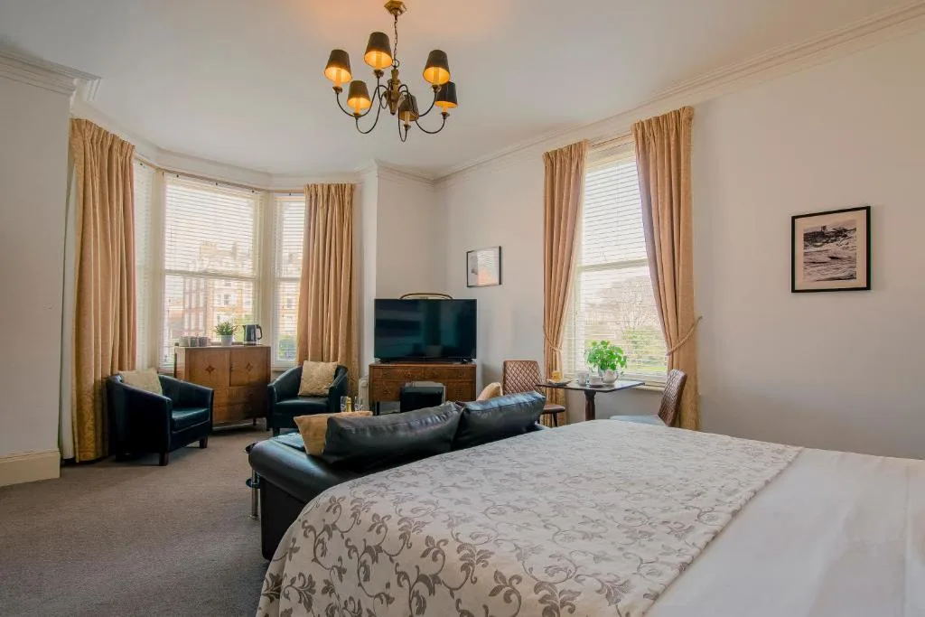 Rowntree Lodge — 4