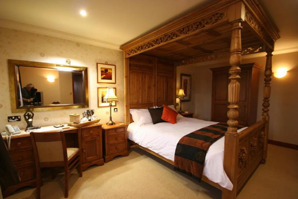 Three Horseshoes Country Inn — 2