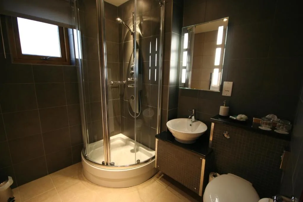 Three Horseshoes Country Inn — 3