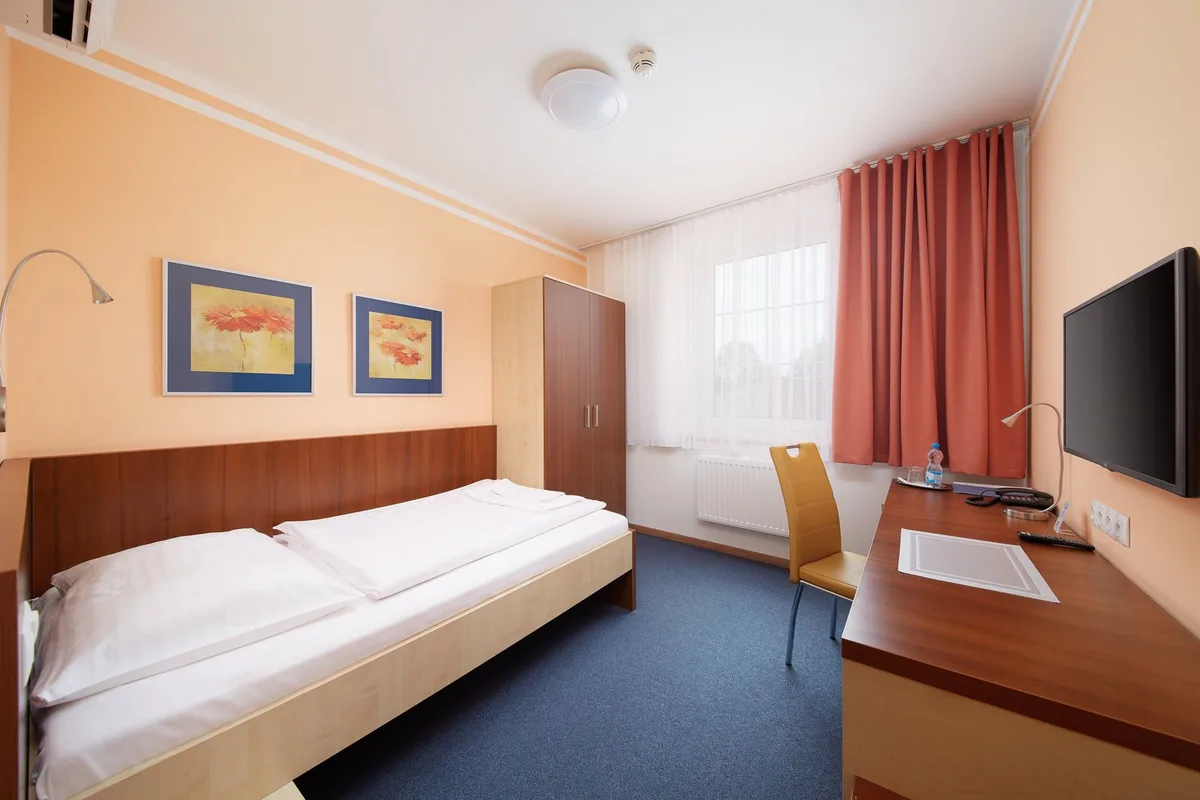 Hotel Nikolas — 4