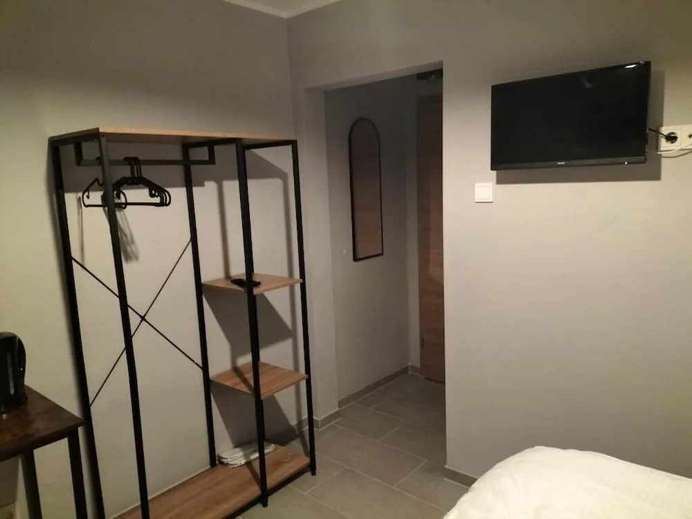 Niehler Hotel — 4