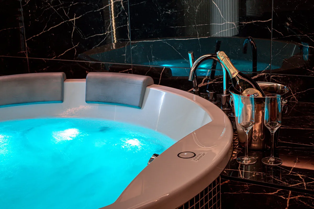 Jacuzzi Glass-House Central Station