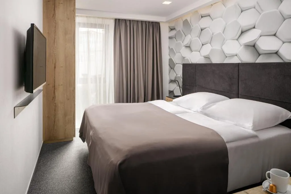 4 SMART HOTEL