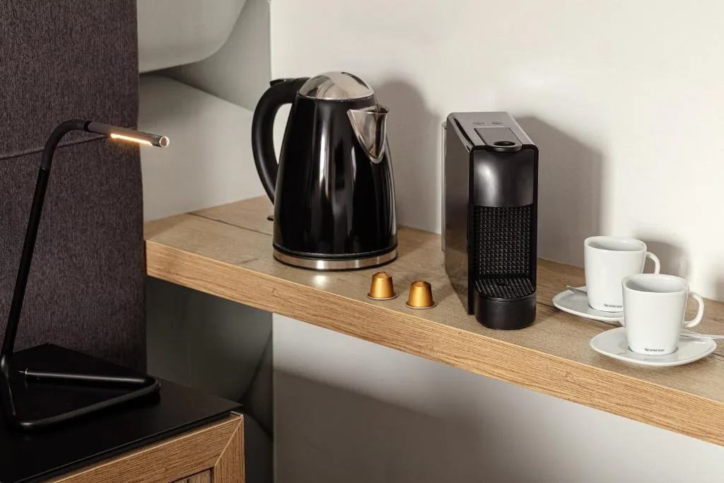 4 SMART HOTEL — 5
