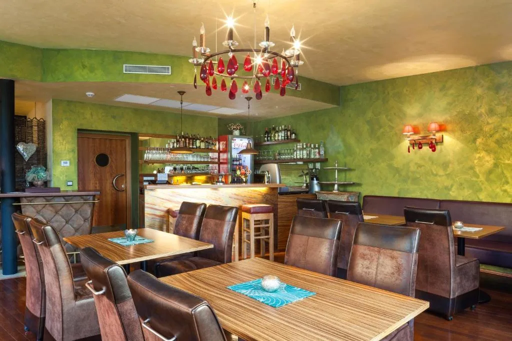 Hotel Conti — 4