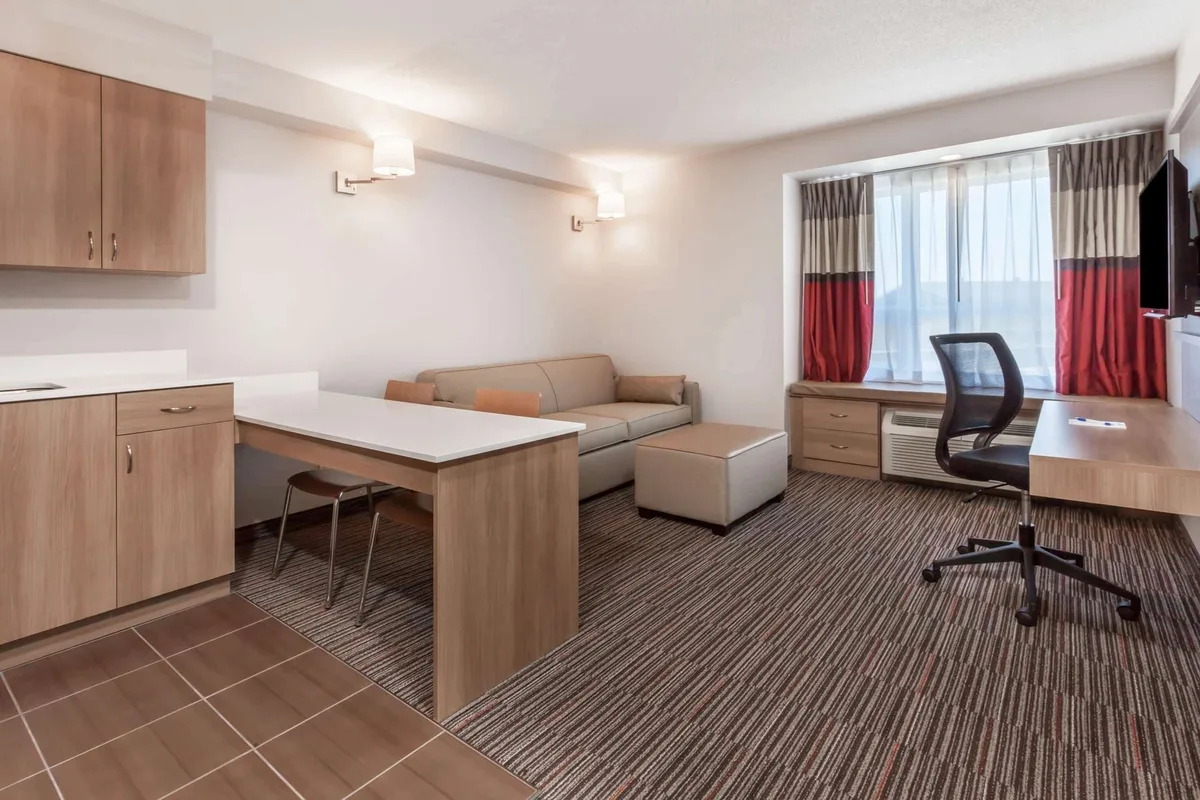 Microtel by Wyndham Casselman — 4