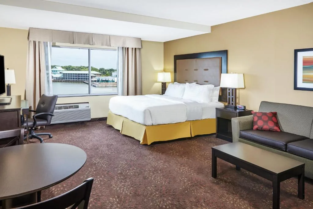 Holiday Inn Express & Suites Sandusky by IHG — 2