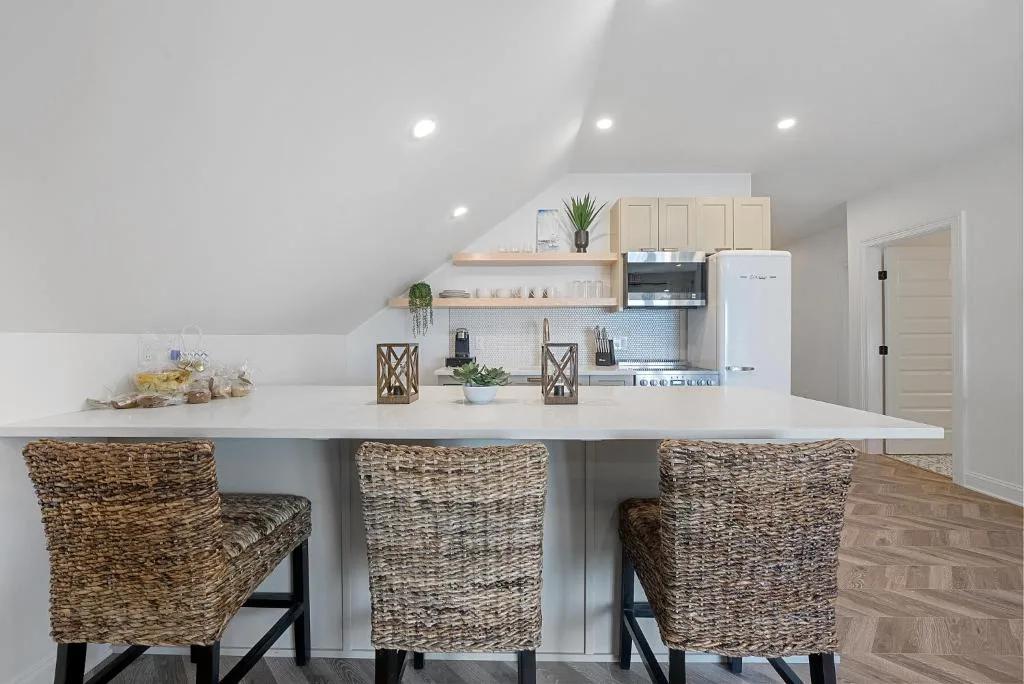 Presidential Suite Sandusky Waterfront Area — 5
