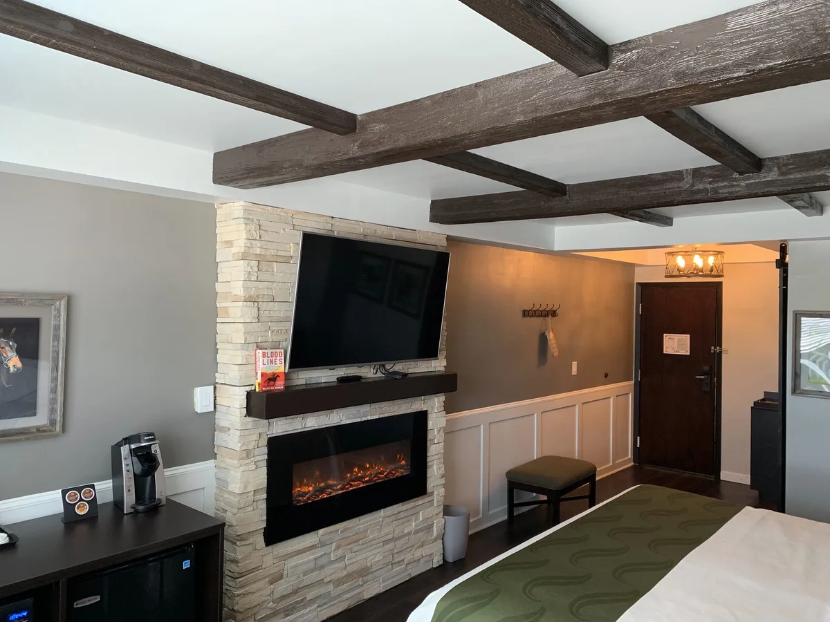 Cedar Stables Inn and Suites — 3