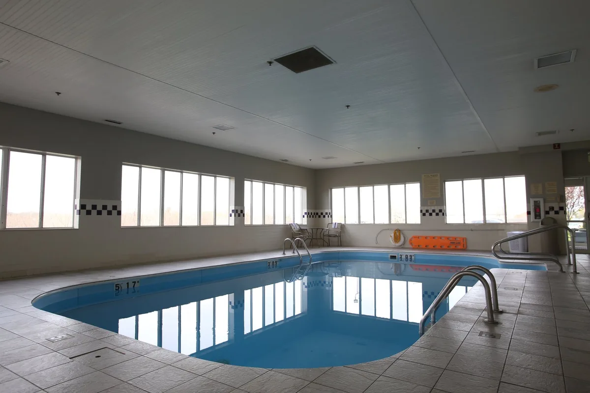Country Inn & Suites by Radisson, Port Clinton, OH — 2