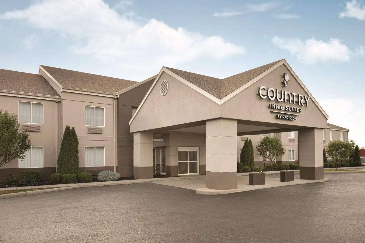 Country Inn & Suites by Radisson, Port Clinton, OH — 4