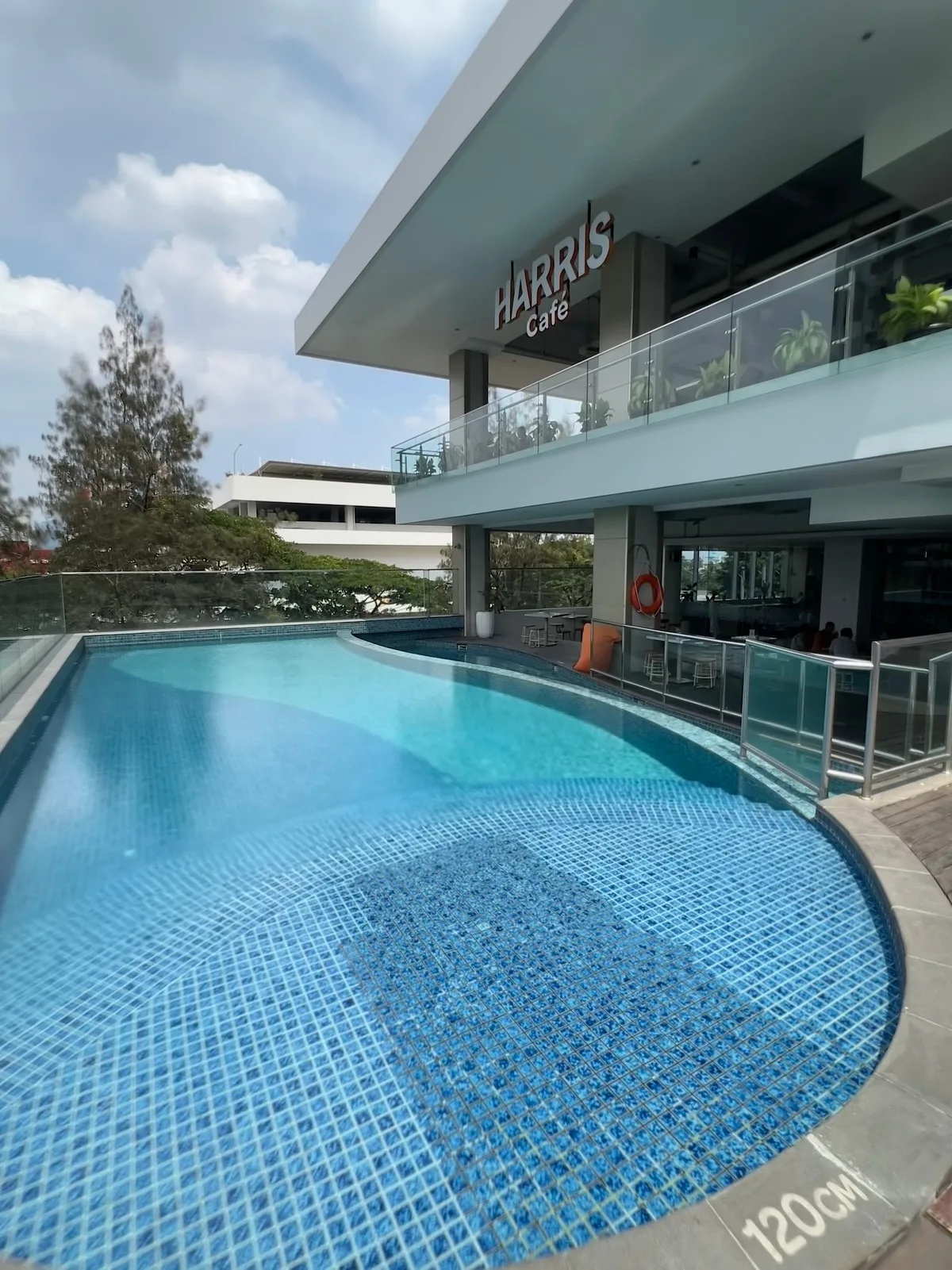 HARRIS Hotel & Conventions Bundaran Satelit Surabaya — 3