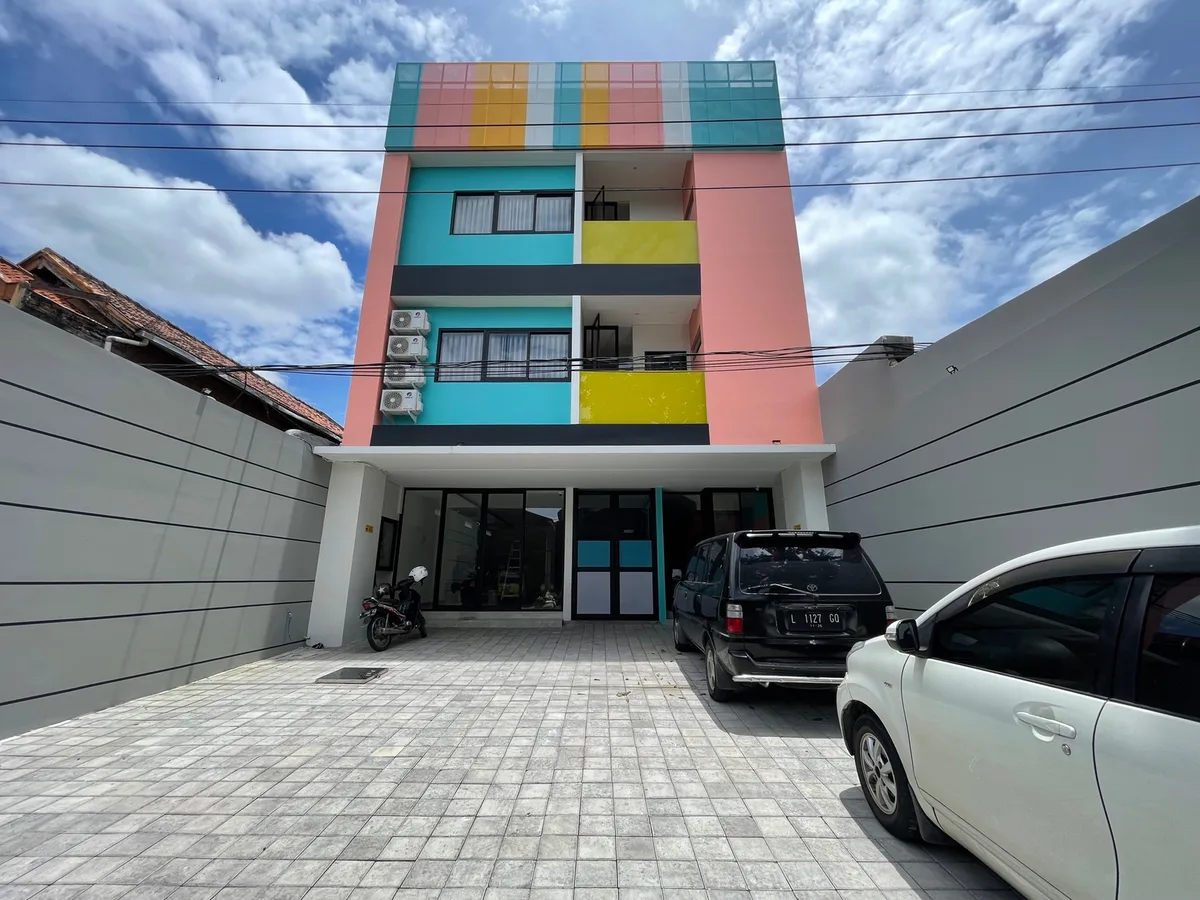 Sans Hotel Clover Ace Surabaya — 4