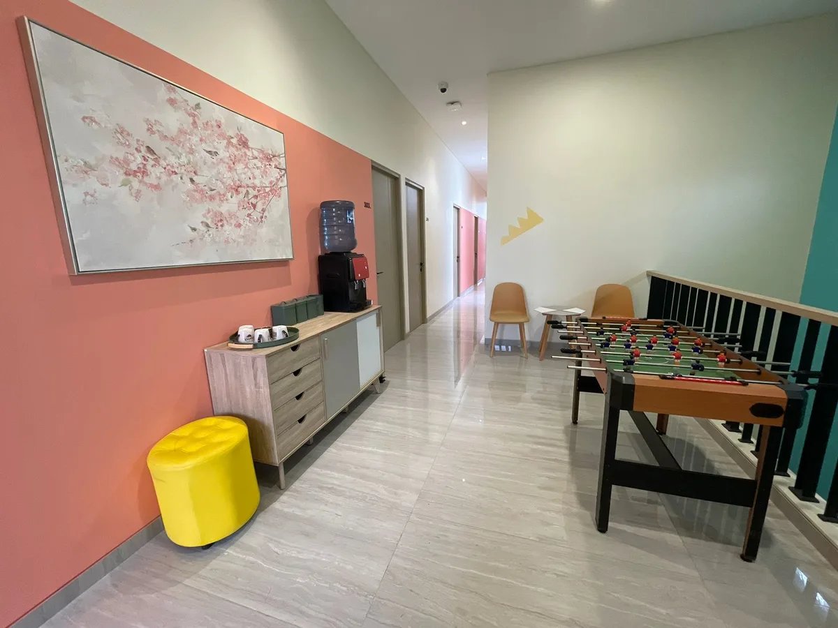 Sans Hotel Clover Ace Surabaya — 5