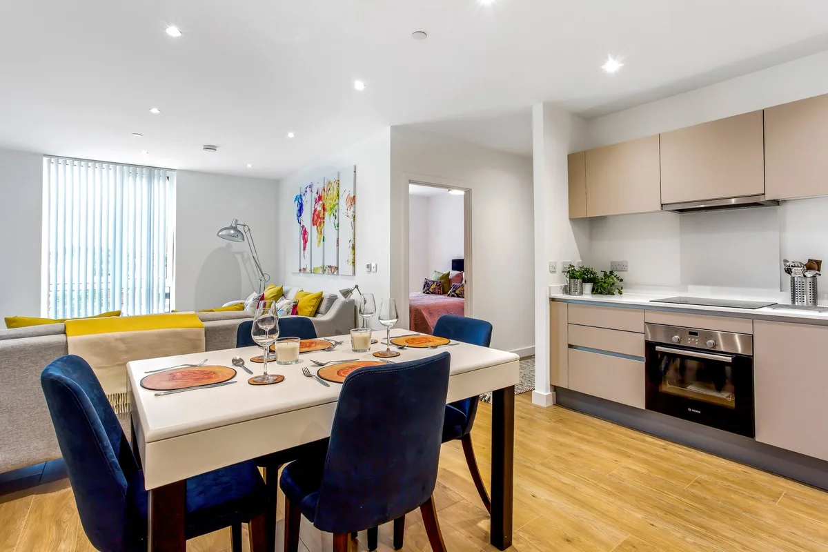 Ayoola Serviced Accommodation and Apartments, Bracknell Berkshire — 4