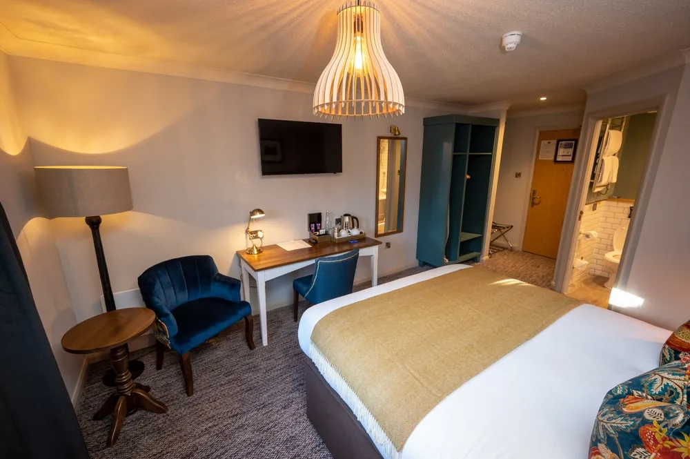Ely Hotel — 4