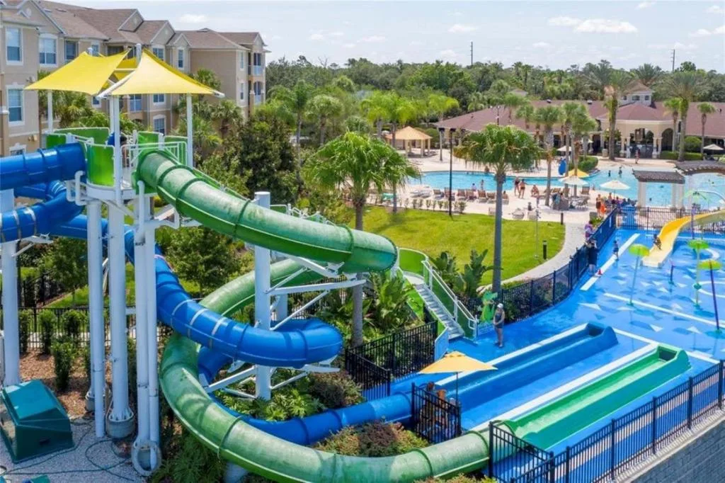 3 Bedroom Condo with Water Park & Fantastic Pool only Minutes To Walt Disney World's Front Gate!!! — 5