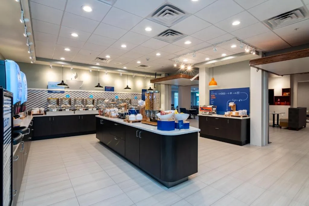 Holiday Inn Express & Suites Orlando- Lake Buena Vista by IHG — 4