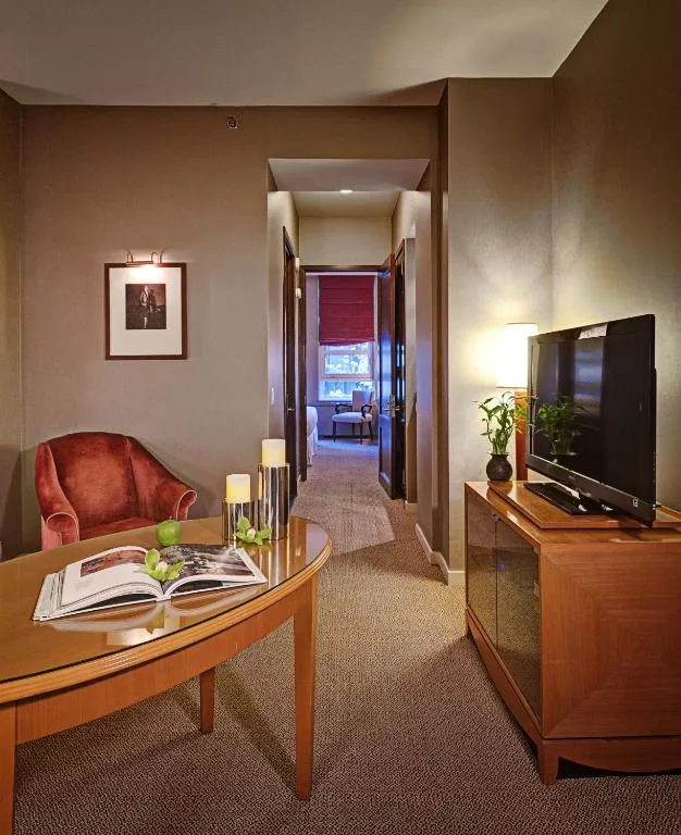 Hotel Giraffe by Library Hotel Collection — 5