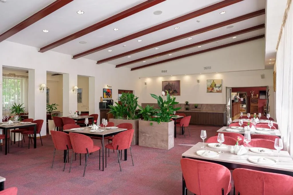 Regina Hotel — 4