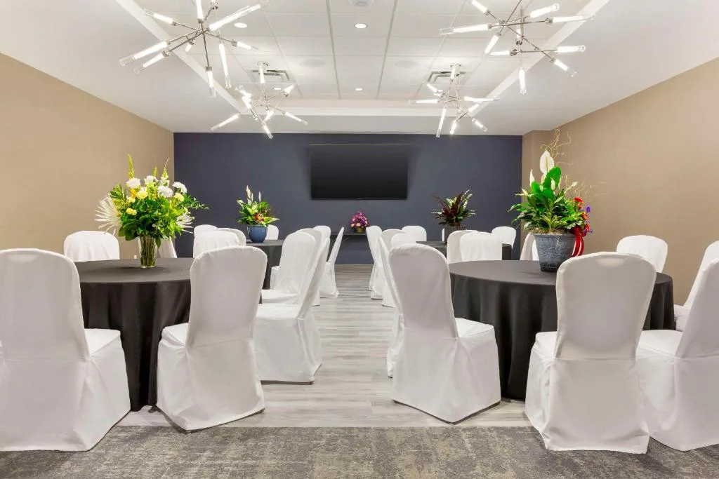 Cambria Hotel Niagara Falls — 5