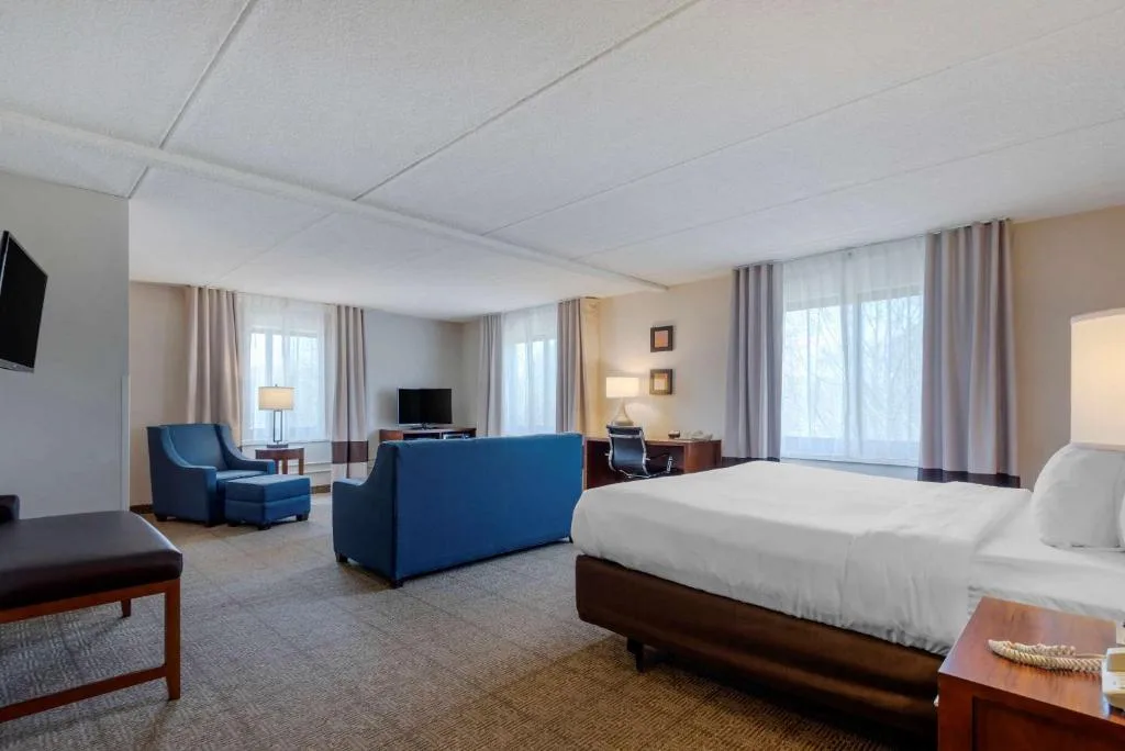 Comfort Inn The Pointe — 2