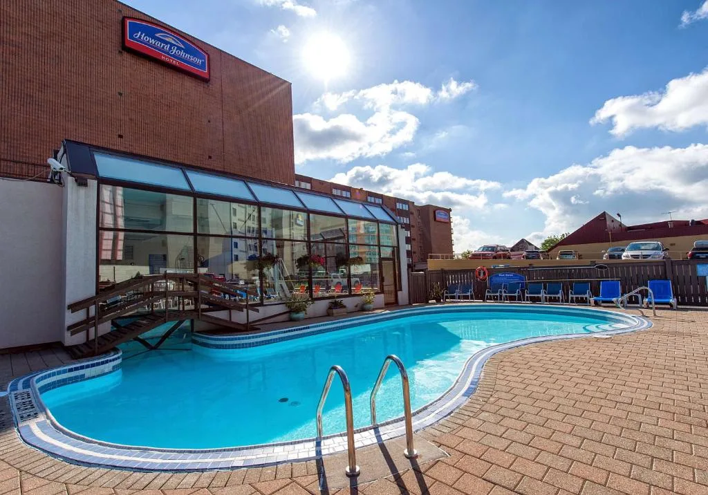 Howard Johnson Plaza by Wyndham by the Falls Niagara Falls — 4
