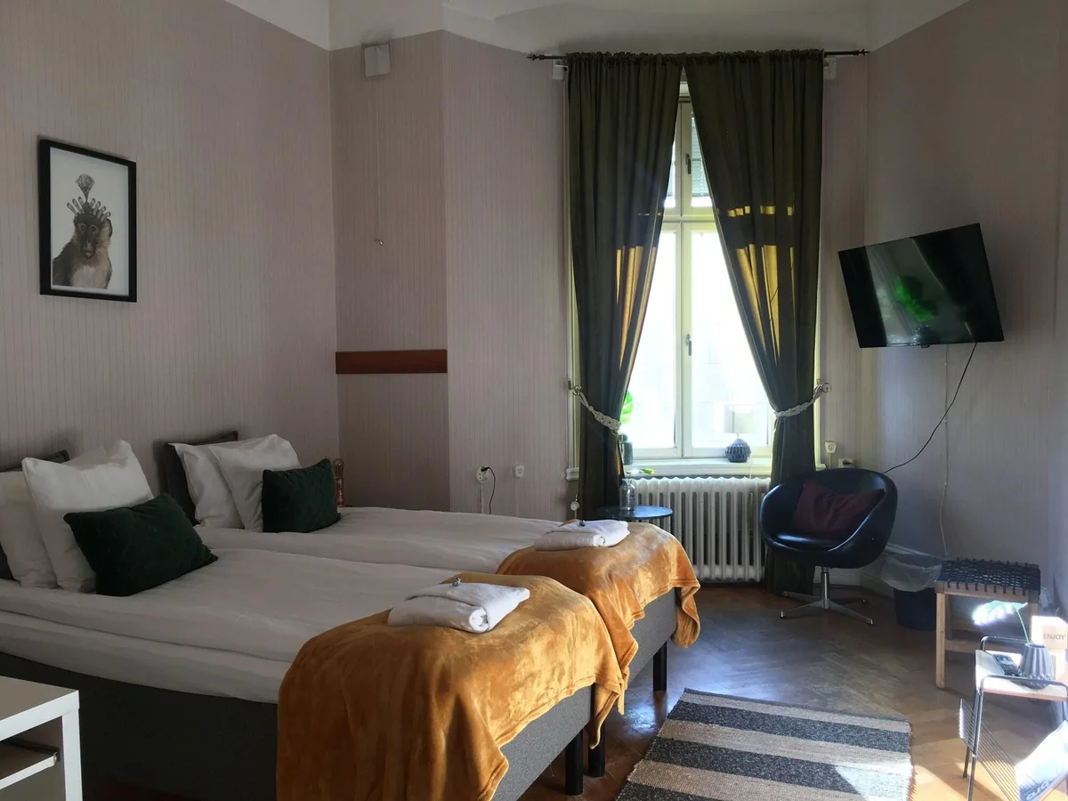 Morris Hotel — 4