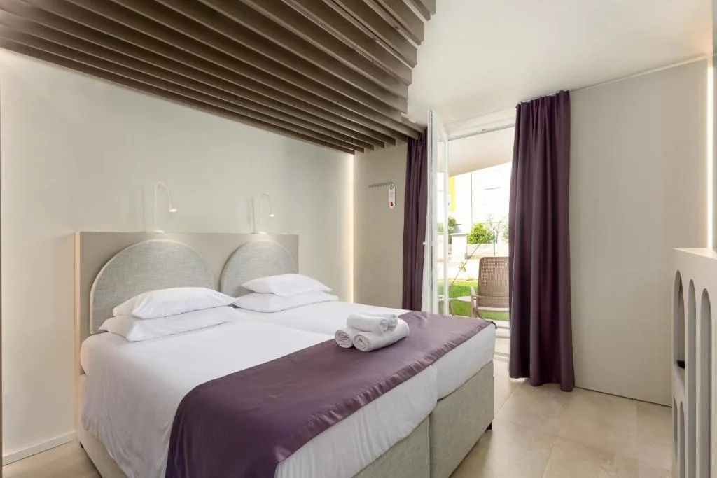 Hotel Emaus — 3