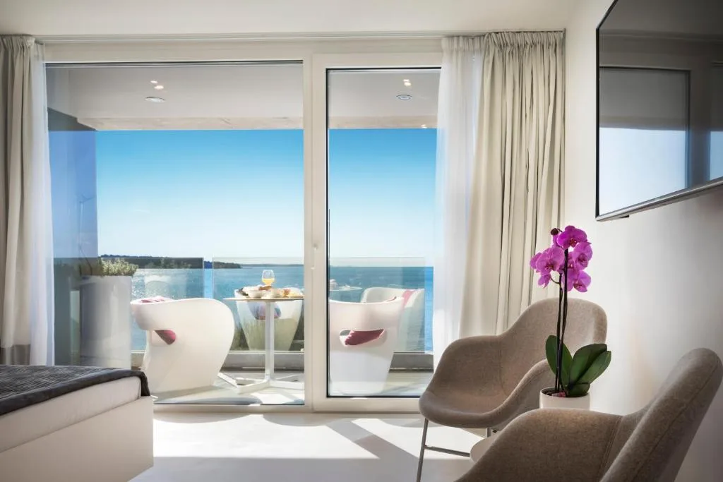 RIVALMARE BEACH Boutique Hotel — 3