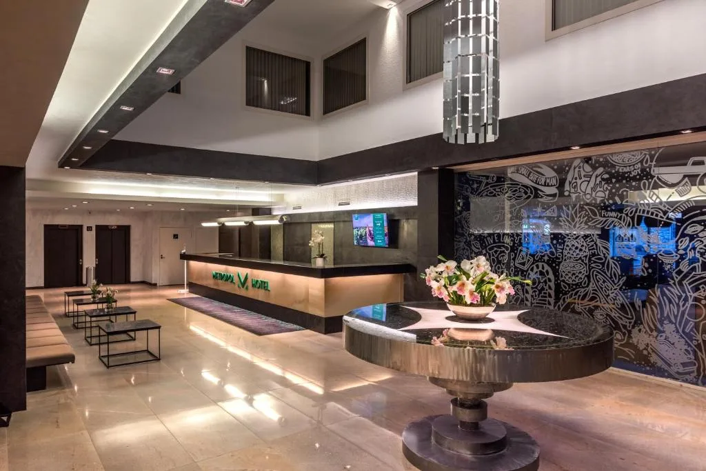 Metropol Hotel — 3