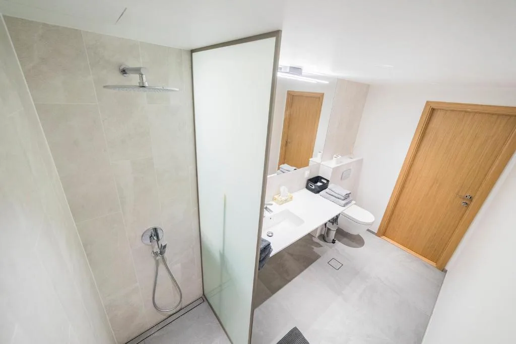 Modern Luxury Apartment in City Centre — 3