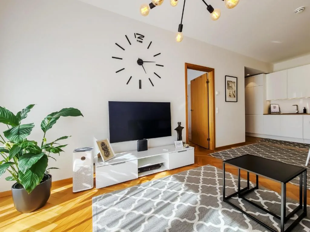 Sunny Balcony Suite by Rotermann City Apts — 3