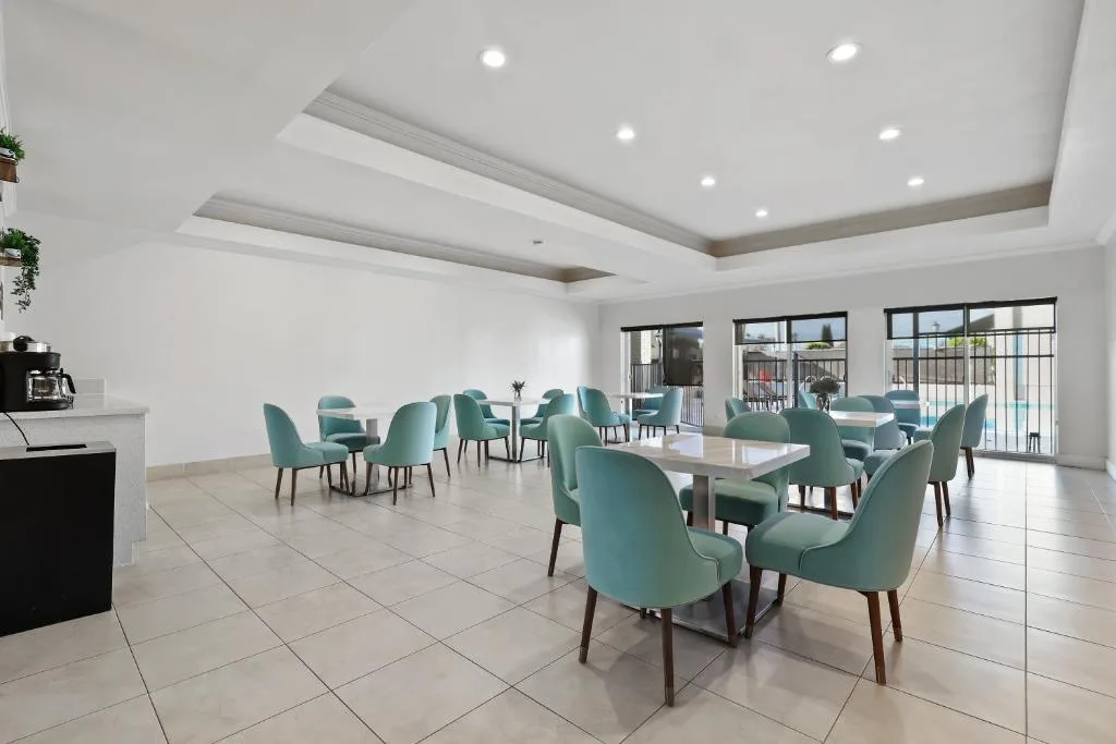 Brookhurst Plaza Inn — 5