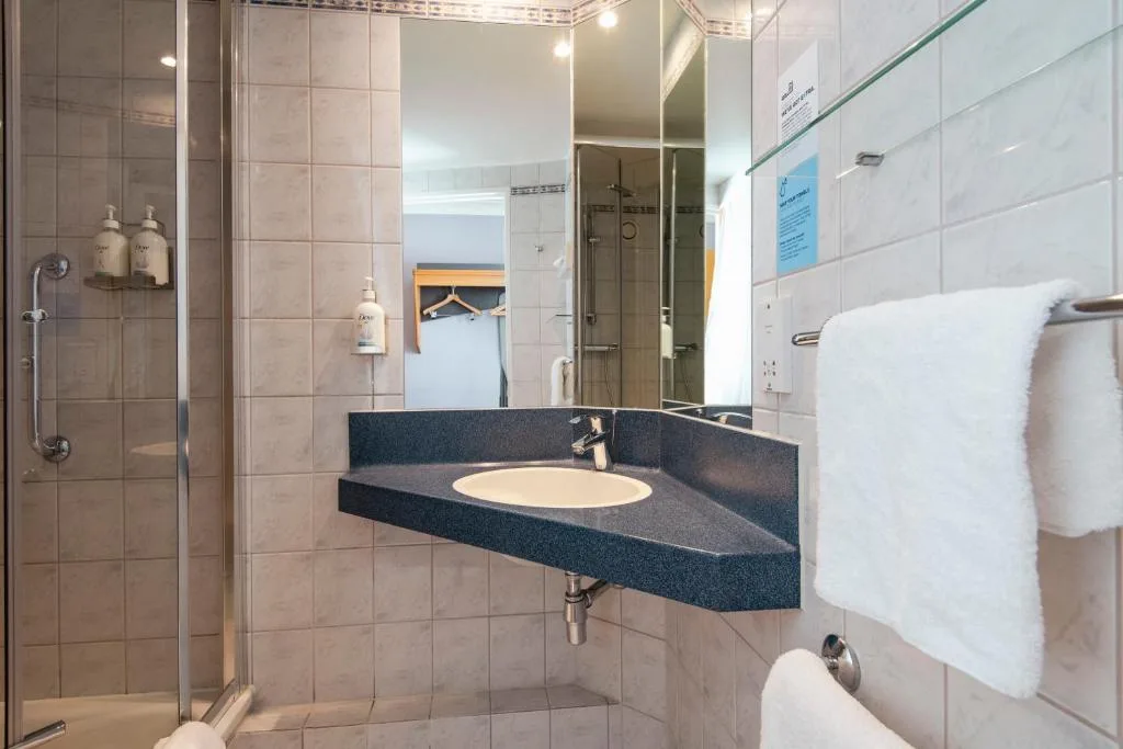 Holiday Inn Express Swansea East by IHG — 4