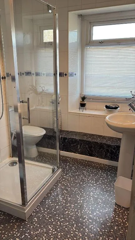 stylish new house sleeps 5 max — 3