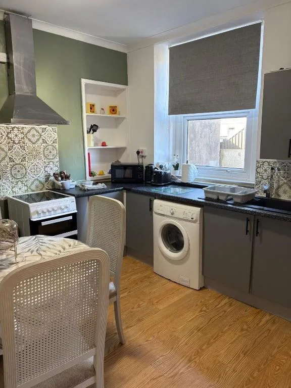 stylish new house sleeps 5 max — 4