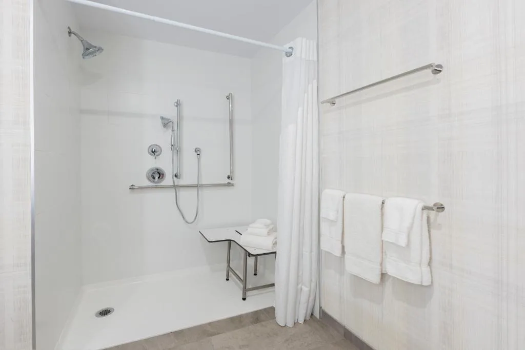 Holiday Inn Express & Suites Moncton by IHG — 3