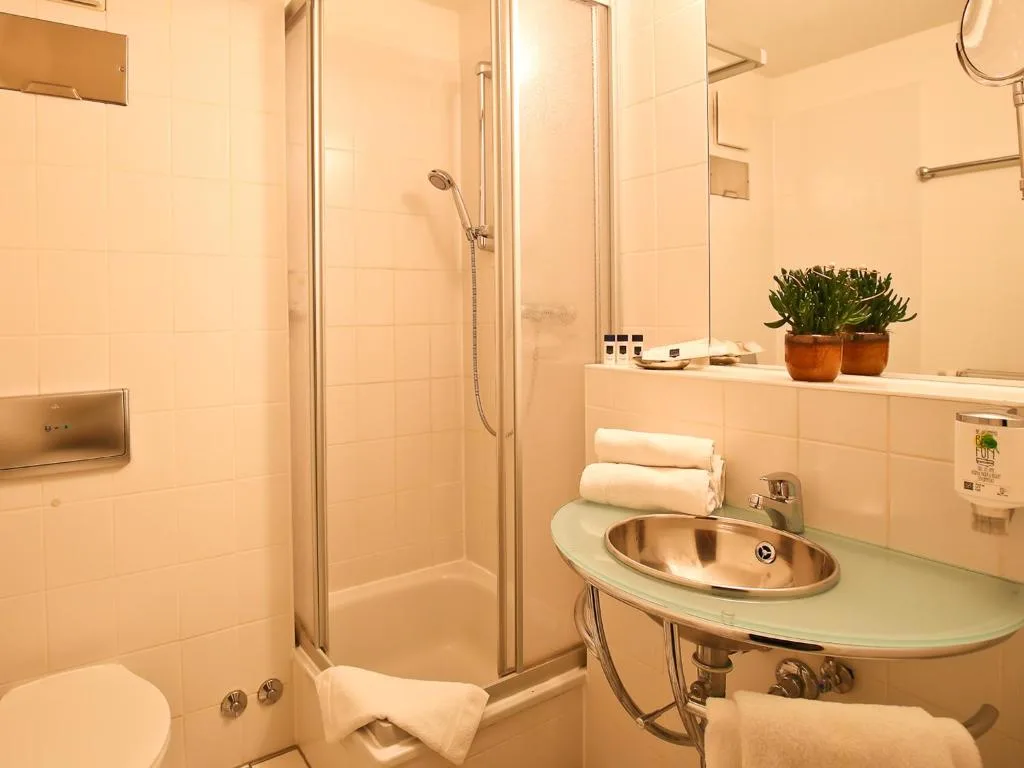 Check Inn Hotel Merseburg — 3