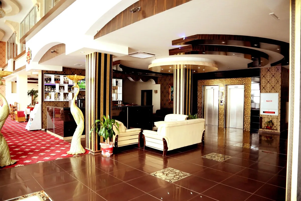 GOLDEN KING HOTEL