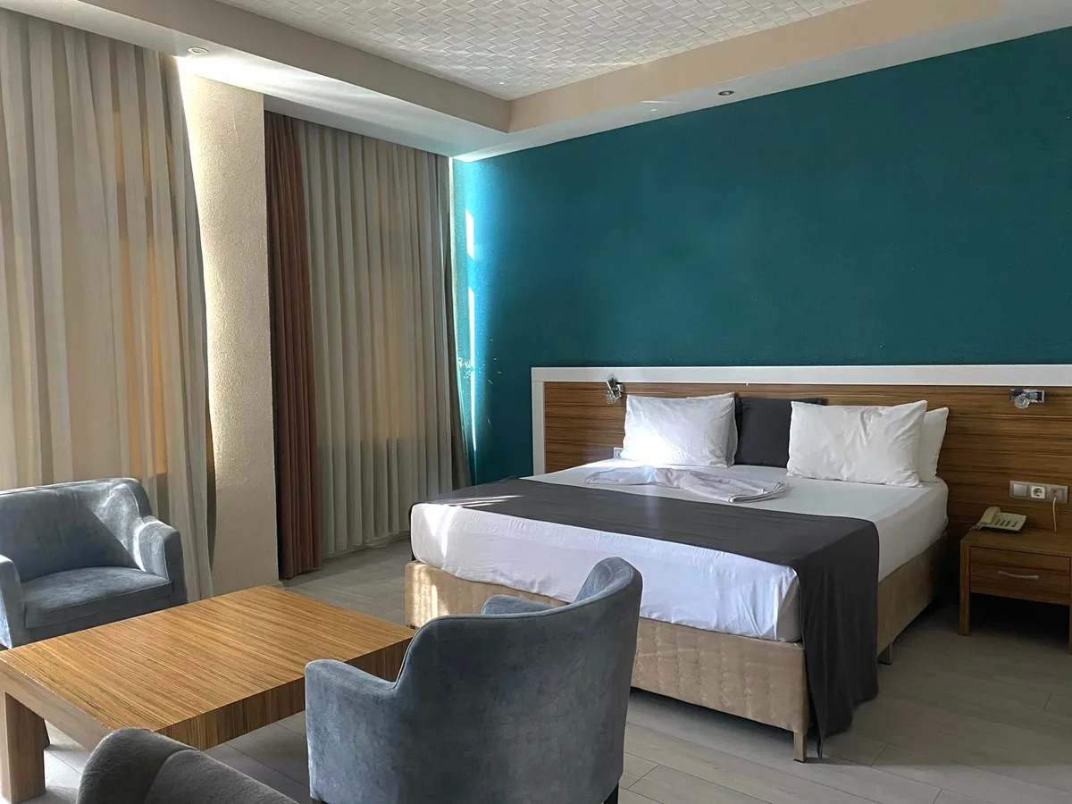 GOLDEN KING HOTEL — 5