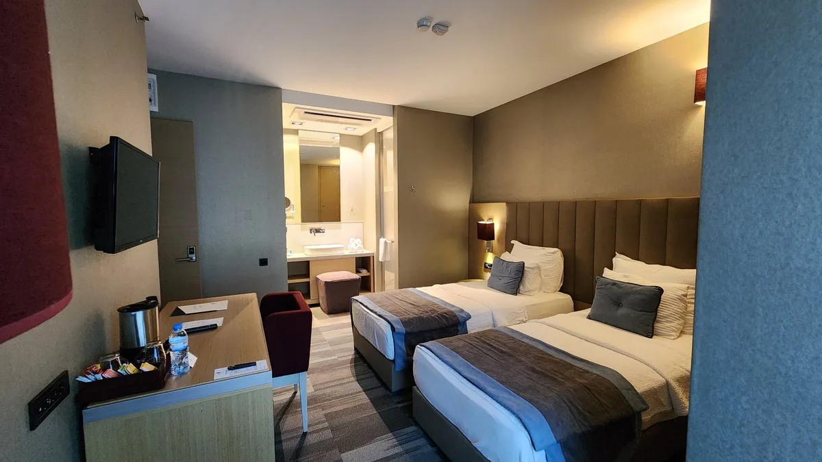 Vista Hotel — 3