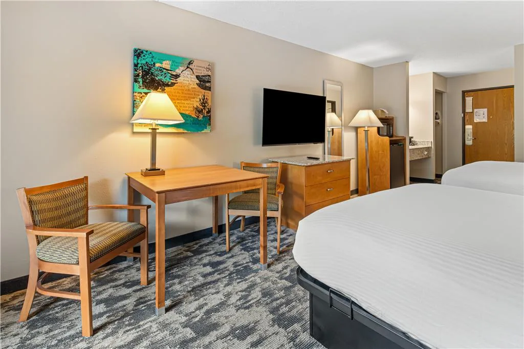Best Western Ambassador Inn & Suites — 4