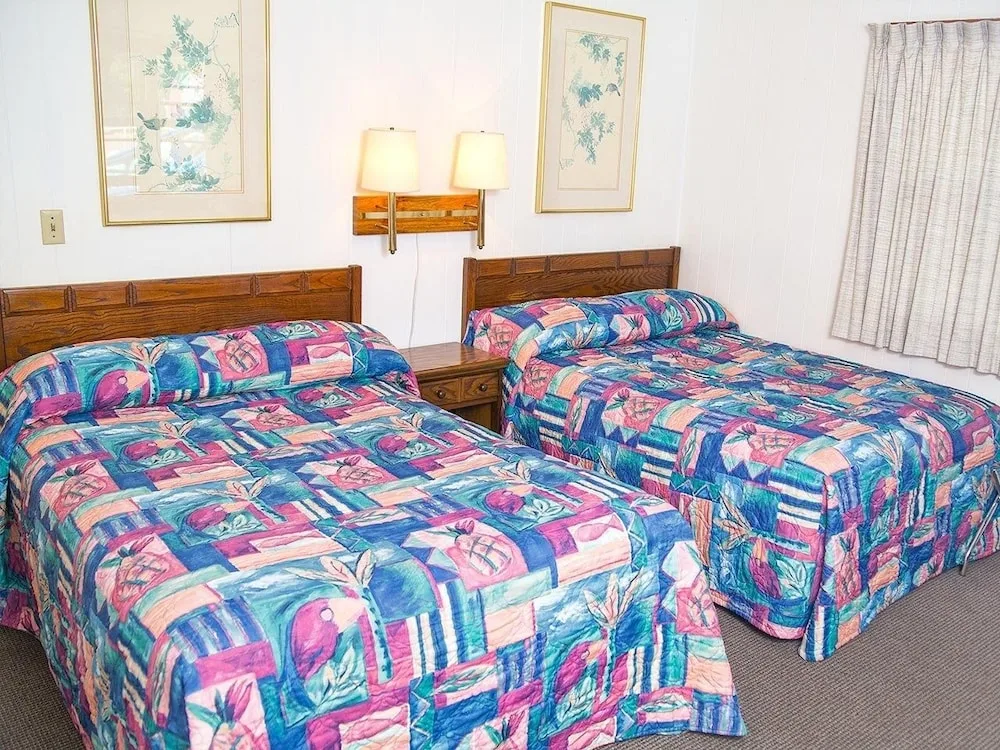 Colonial Motel — 4