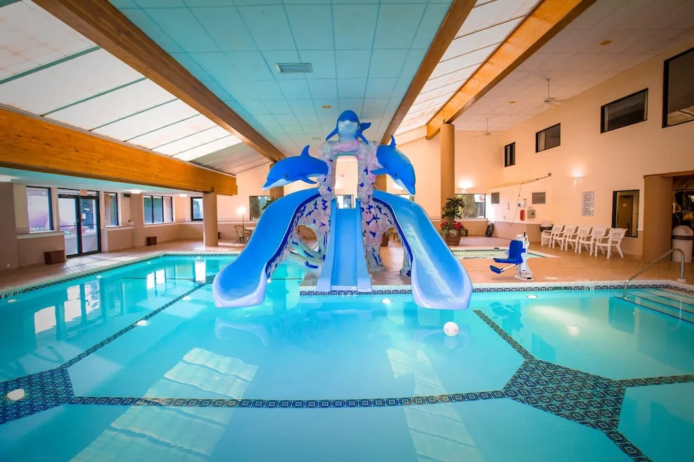 Grand Marquis Waterpark Hotel & Suites
